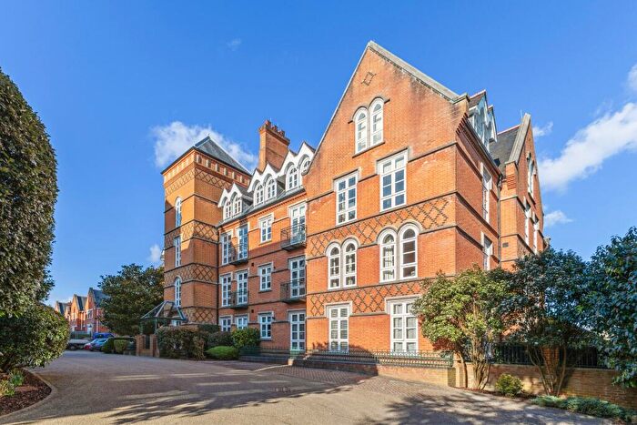 2 Bedroom Flat For Sale In Virginia Water, GU25