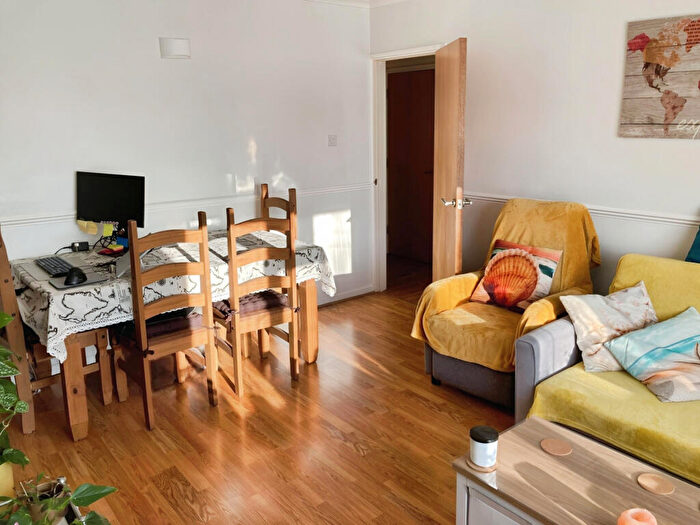 1 Bedroom Maisonette To Rent In Ilchester Road, Dagenham, Essex, RM8