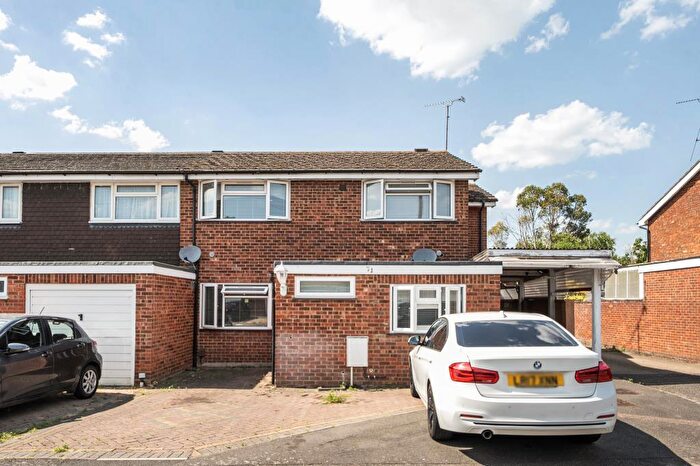 6 Bedroom End Of Terrace House For Sale In Chaucer Drive, Aylesbury, HP21