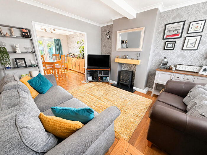 4 Bedroom Semi-Detached House For Sale In Wheeler Avenue, Swindon, SN2