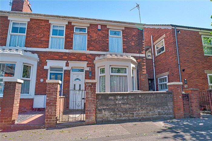 3 Bedroom End Terrace House For Sale In York Road, Swindon, Wiltshire, SN1