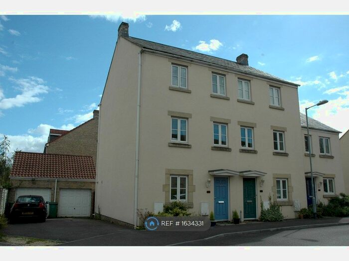 4 Bedroom Terraced House To Rent In Wallington Way, Frome, BA11