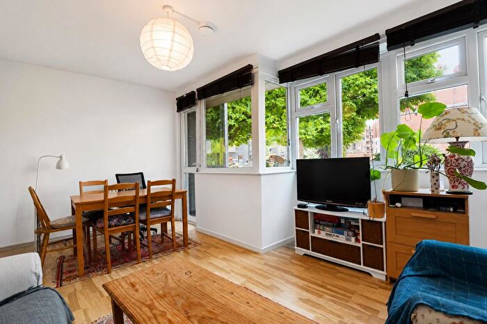 3 Bedroom Flat To Rent In Milton Garden Estate, London, N16