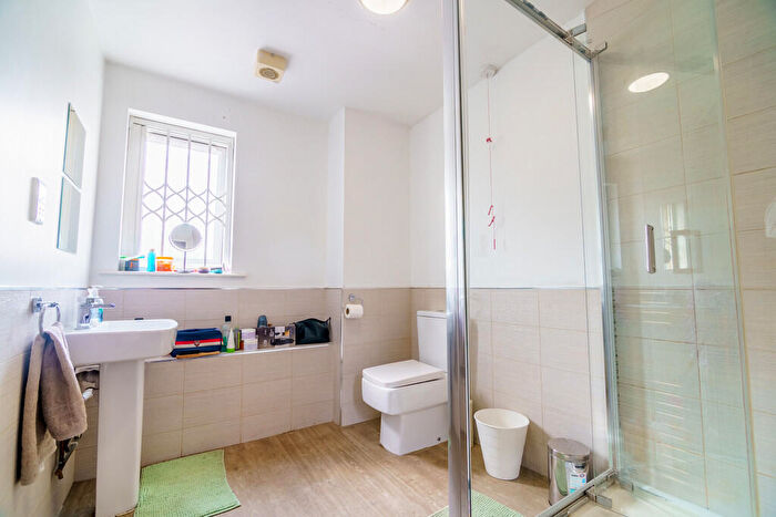 1 Bedroom Flat To Rent In Spare Rooms In Bed Student Flat E -, NG7