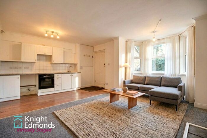 1 Bedroom Flat To Rent In Buckland Hill, Maidstone, ME16