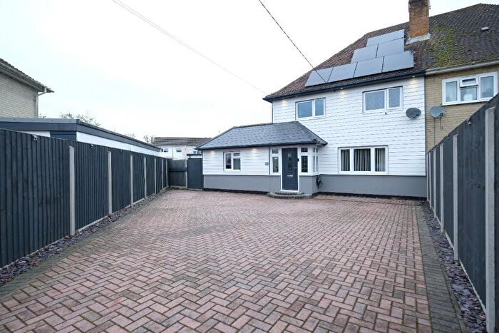 4 Bedroom Semi-Detached House For Sale In The Crescent, Marchwood, Southampton, SO40
