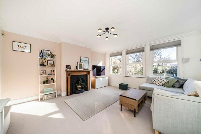 2 Bedroom Flat For Sale In Station Parade, Balham High Road, SW12