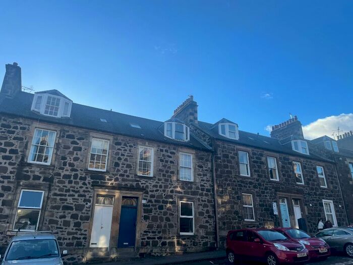 5 Bedroom Flat To Rent In Queen Street, Stirling Town, Stirling, FK8