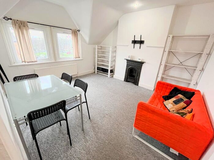 2 Bedroom Flat To Rent In Cricklewood Lane, Childs Hill, London, NW2