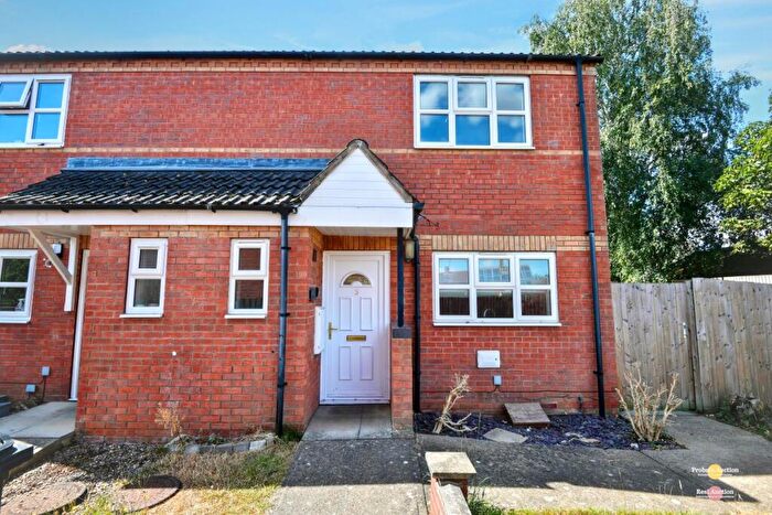 2 Bedroom Semi-Detached House For Sale In Elsie Davies Close, Grantham, Lincolnshire, NG31