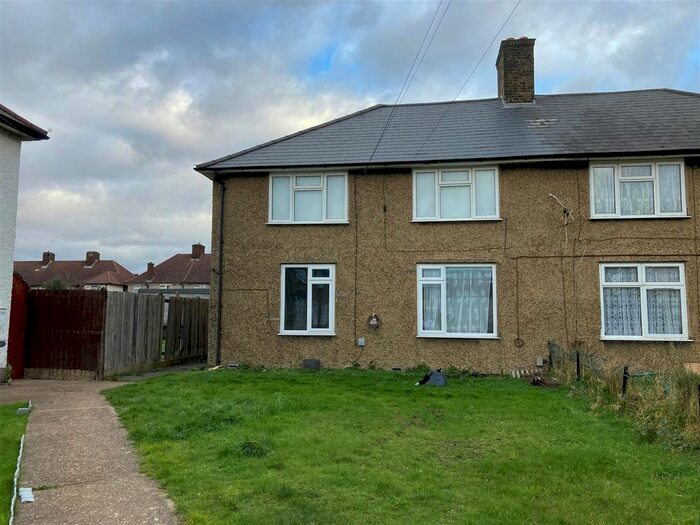 2 Bedroom Flat To Rent In Greenfield Gardens, Dagenham, RM9