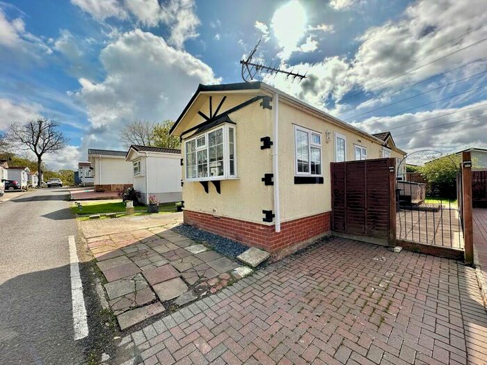 2 Bedroom Mobile Home For Sale In First Avenue, Galley Hill, EN9