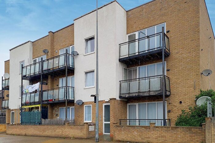 1 Bedroom Flat To Rent In Newham Way, London, E6