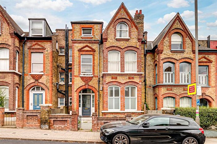 2 Bedroom Apartment To Rent In Broomwood Road, SW11