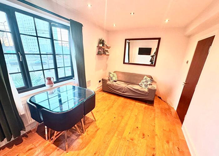 3 Bedroom Flat To Rent In Aberdeen Road, London, N18