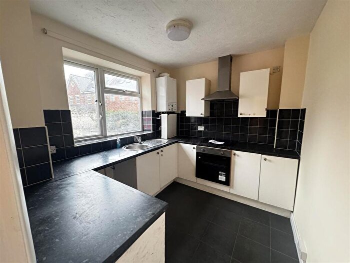 2 Bedroom Flat For Sale In Viceroy Court, High Street South, Dunstable, LU6