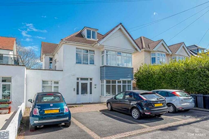 2 Bedroom Apartment For Sale In Stourcliffe Avenue, Bournemouth, Dorset, BH6