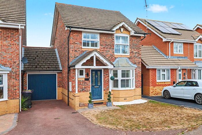 3 Bedroom Detached House For Sale In Truro Crescent, Rayleigh, SS6