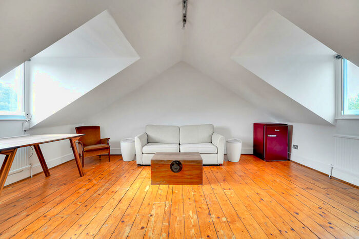 2 Bedroom Apartment To Rent In St Paul's Road, London, N1