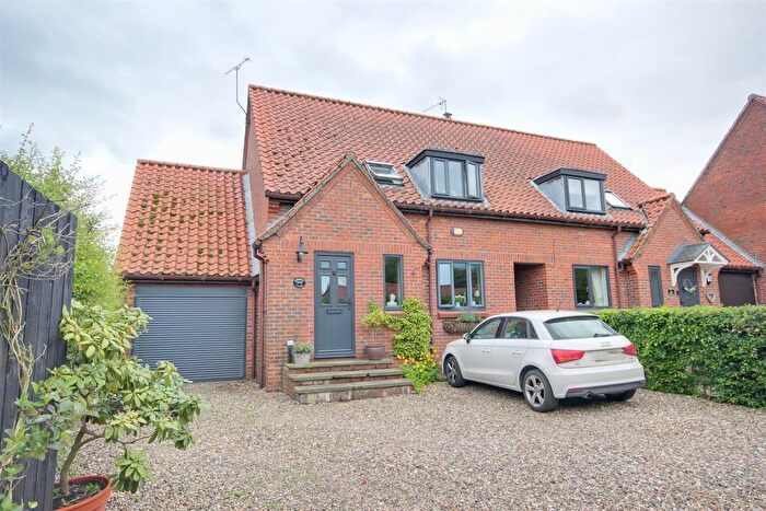4 Bedroom Semi-Detached House For Sale In Queens Mead, Lund, Driffield, YO25