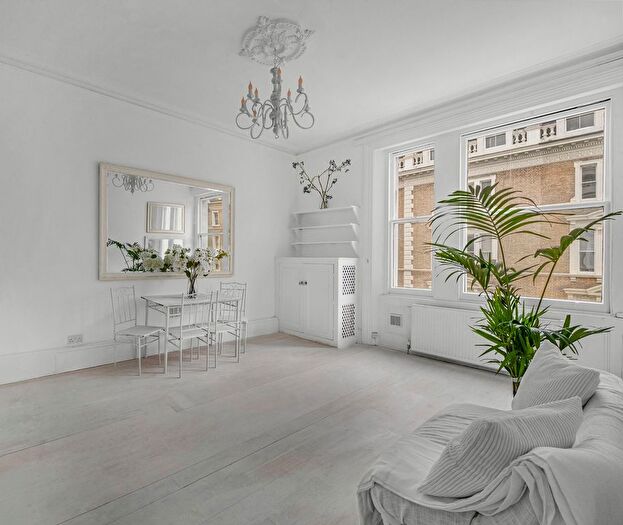 1 Bedroom Flat For Sale In Clanricarde Gardens, Notting Hill, W2