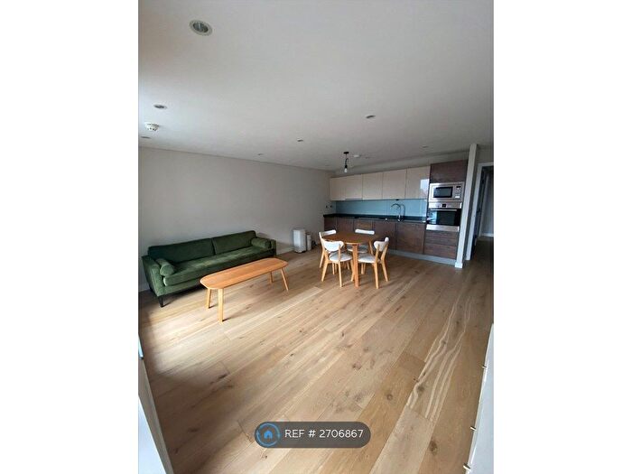 1 Bedroom Flat To Rent In Bermondsey Square, London, SE1