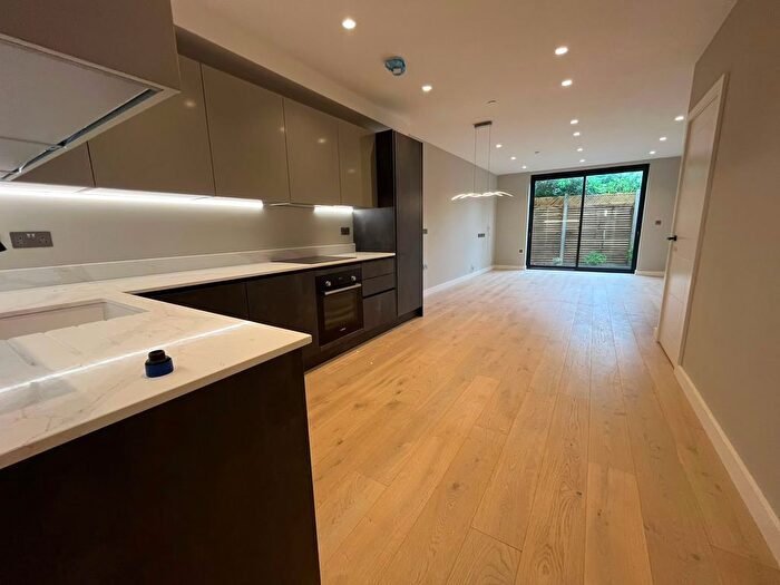 4 Bedroom Terraced House To Rent In Shenley Road, Borehamwood, WD6