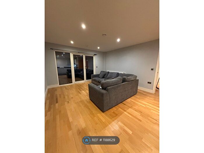 2 Bedroom Flat To Rent In Trident Point, Harrow, HA1