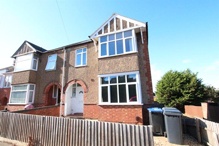 5 Bedroom House To Rent In Rothersthorpe Road, Northampton, NN4