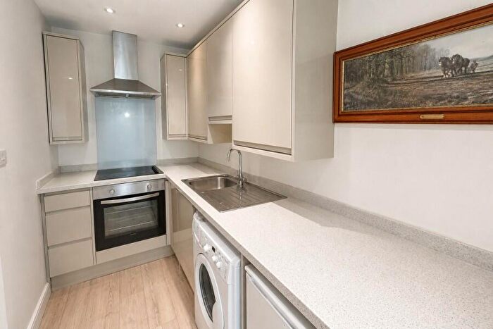 1 Bedroom Flat To Rent In Knaphill, Woking, GU21