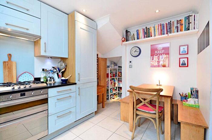 4 Bedroom House To Rent In Wilmer Place, Stoke Newington, London, N16
