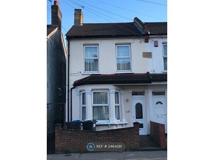4 Bedroom Terraced House To Rent In Davidson Road, Croydon, CR0