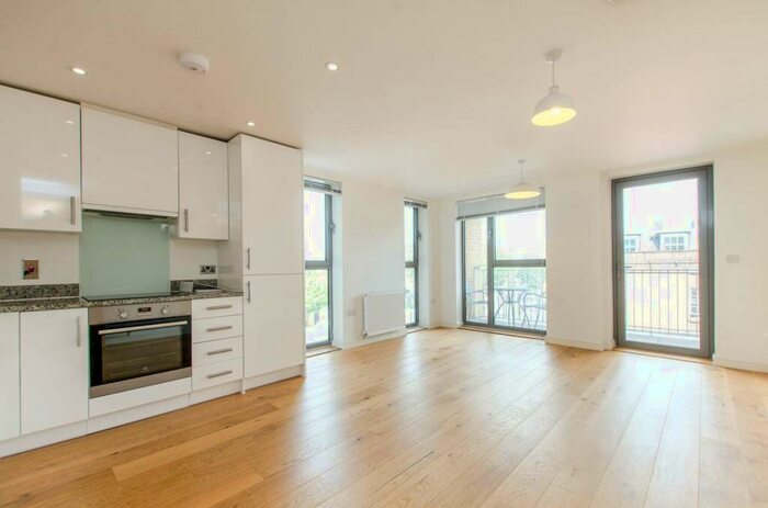 2 Bedroom Flat To Rent In Fulneck Place, , Stepney, London, E1