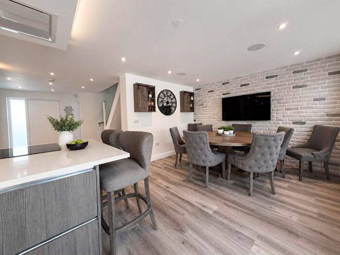 3 Bedroom Detached House For Sale In Grange Road, Elstree, WD6