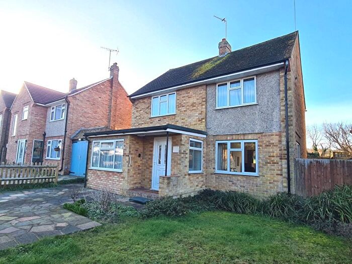 3 Bedroom Detached House For Sale In Strathcona Avenue, Little Bookham, Surrey, KT23