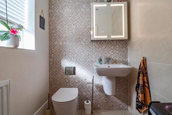 2 Bedroom Semi-Detached House For Sale In Hastings Grange, Sheffield, S7