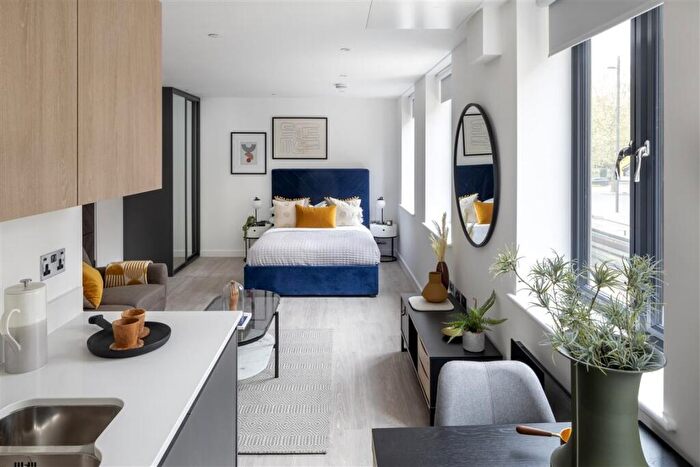 Flat To Rent In Romford Road London, E15