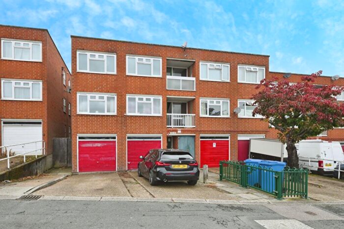 2 Bedroom Flat For Sale In Lower Meadow, Harlow, CM18