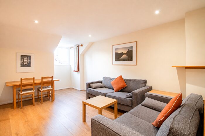 2 Bedroom Flat To Rent In Navigation Walk, Leeds, LS10