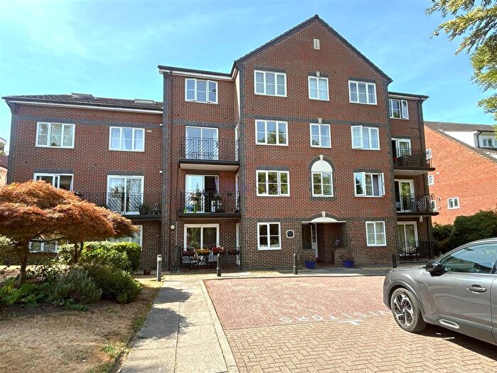 2 Bedroom Flat To Rent In Park Road, Beckenham, BR3