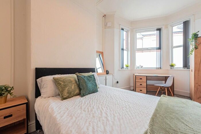 6 Bedroom Semi-detached House To Rent In Bond Street, Englefield Green, Egham, TW20