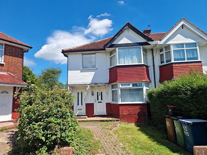 2 Bedroom Maisonette For Sale In Everton Drive, Stanmore, HA7
