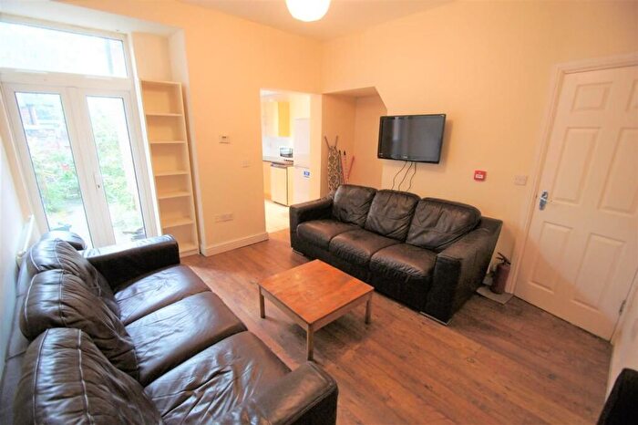 6 Bedroom Semi-Detached House To Rent In Brailsford Road, Manchester, M14