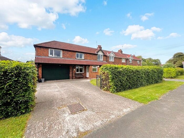 3 Bedroom House For Sale In The Crescent, Old Down, BS32