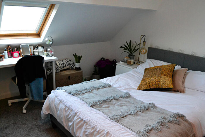 2 Bedroom Apartment To Rent In Otley Road Leeds, LS6