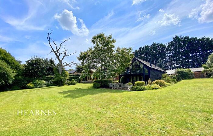 4 Bedroom Barn Conversion For Sale In Throop Road, Throop, Bournemouth, BH8