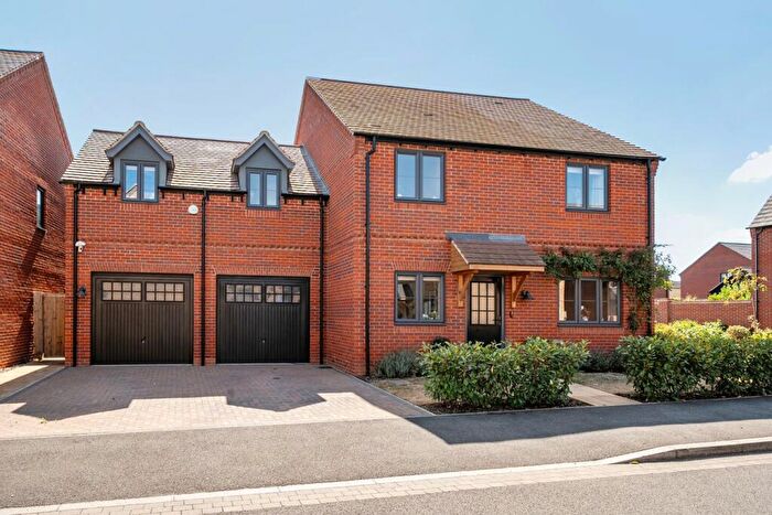 4 Bedroom Detached House For Sale In Haycock Gardens, Clifton, Shefford, SG17