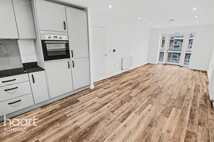 2 Bedroom Apartment To Rent In Orchid Avenue, Harold Hill, RM3