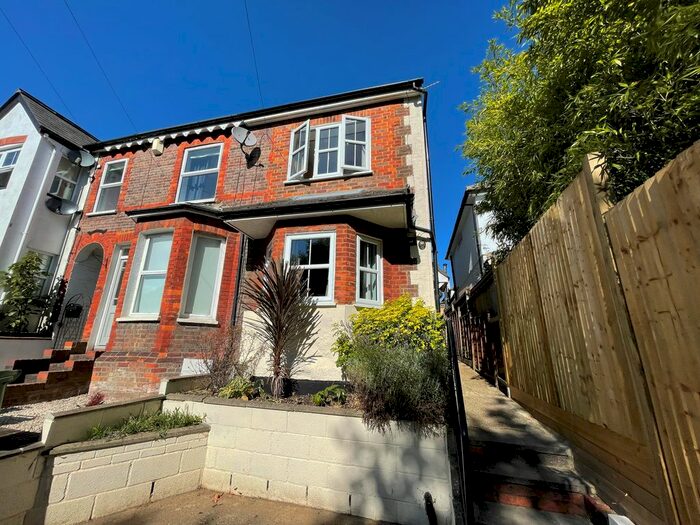 3 Bedroom End Of Terrace House To Rent In Pinions Road, High Wycombe, HP13