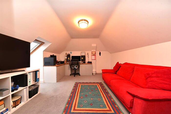 5 Bedroom Detached House For Sale In Dunwich Farm, Stevenage, SG1